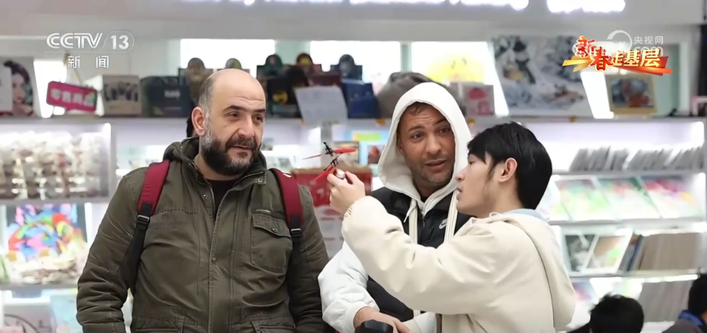 拳”凝聚合力 “品牌出海”成为义乌热词不朽情缘游戏手机版新春走基层 “攥指成(图2)